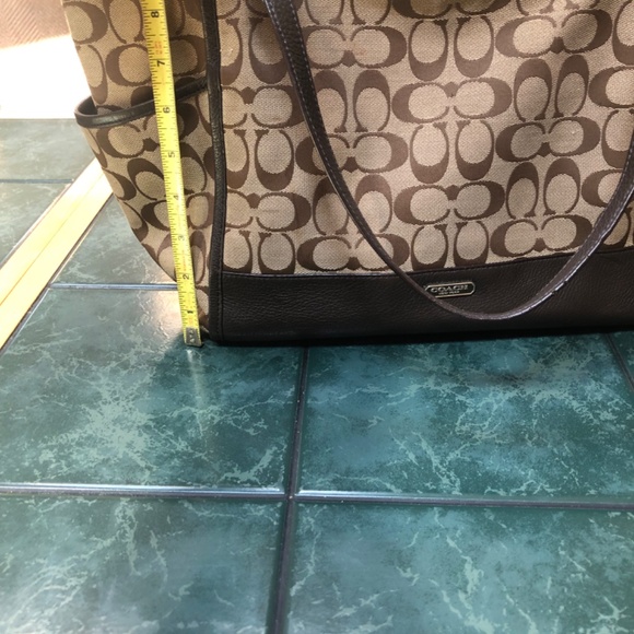 Coach Park Signature Carrier Classic Monogram - Picture 5 of 16